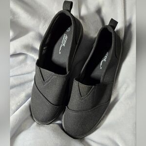 🟢 Black shoes with comfort foam. Size 7